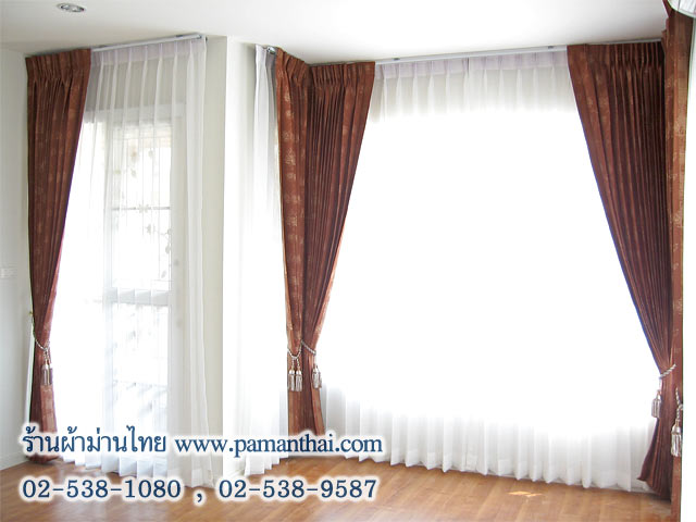 ผ้าม่านแบบจีบลักษณะติดเต็มผนัง